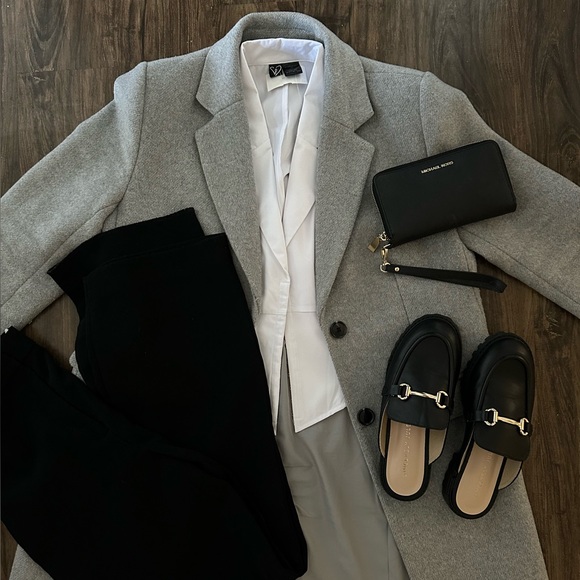 Never worn- low cut, corset blouse - Picture 5 of 8